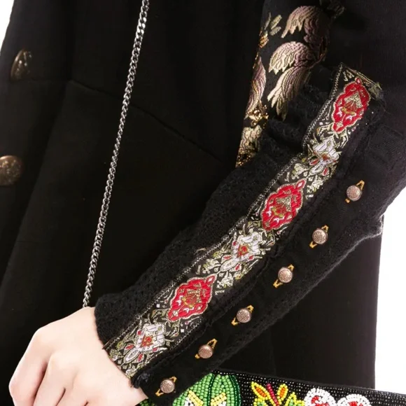 Aratta The Heart of Autumn Elegant Black Coat - Picture 3 of 7